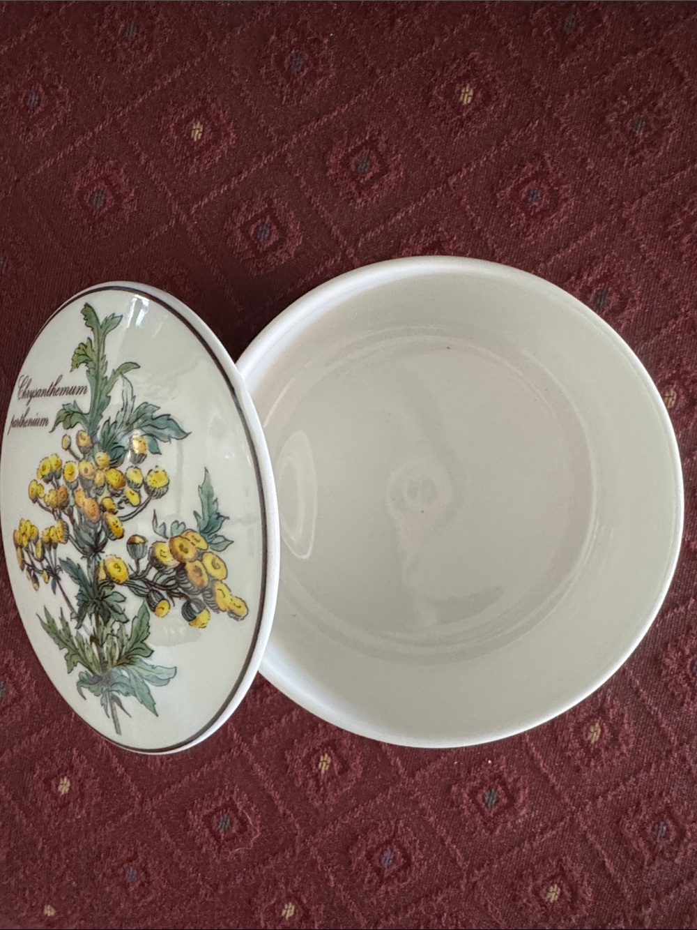 Villeroy & Boch Botanica Covered Trinket Box – Chrysanthemum (Tanacetum) - Picture 3 of 4